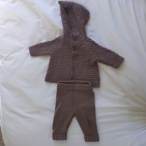 Brown Knit Sweater Set >> 0-3 months